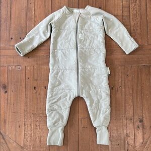 Ergopouch sleep onesie 2.5 TOG green leaf sleep sack swaddle
